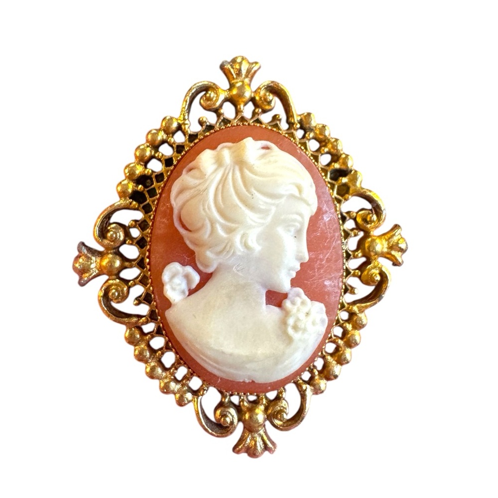Vintage Cameo locket perfume Brooch AVON Gold antiqued finish resin brioch - Picture 1 of 4